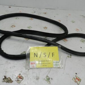 2012 CITROEN C4 VTS MK2 HATCHBACK. PASSENGER SIDE FRONT DOOR RUBBER SEAL