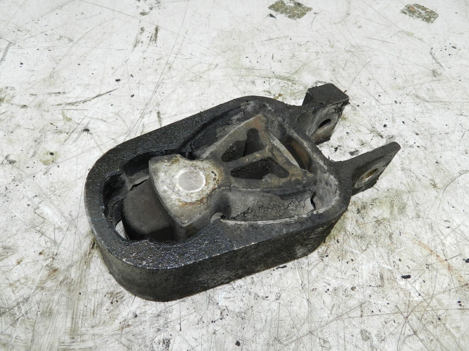 2012 FORD GALAXY MK3 TITANIUM. LOWER ENGINE MOUNT - Image 3
