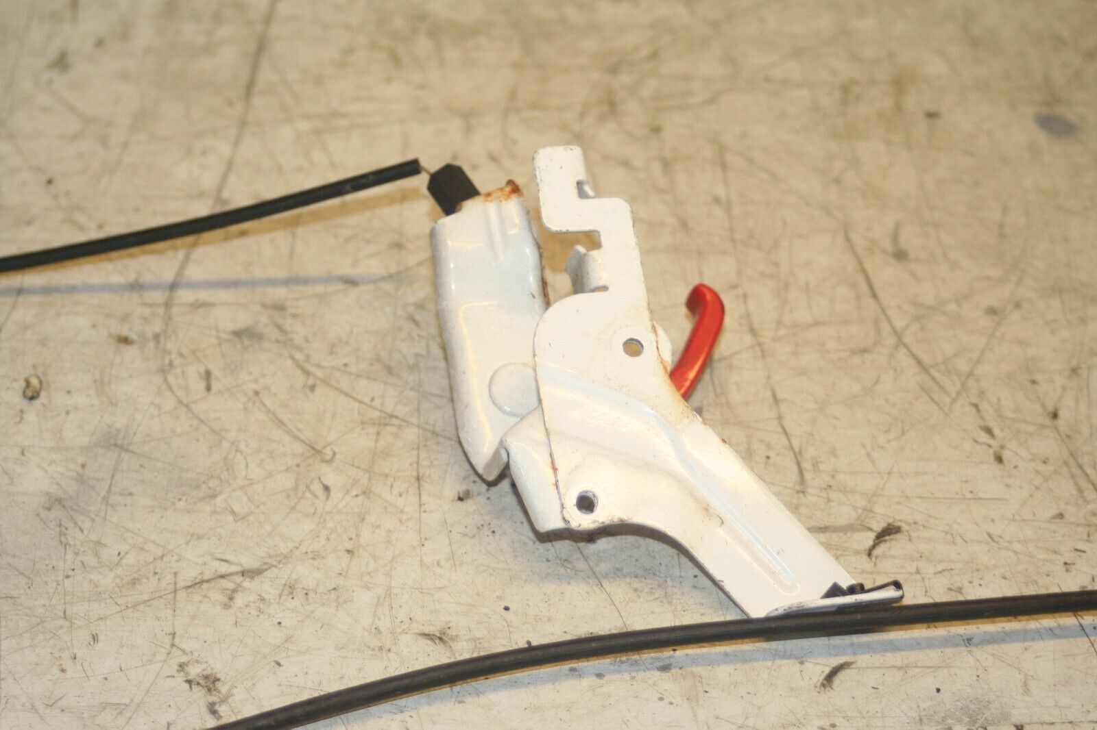 1994 MITSUBISHI PAJERO SHOGUN. BONNET RELEASE HANDLE CUT CABLE - Image 3