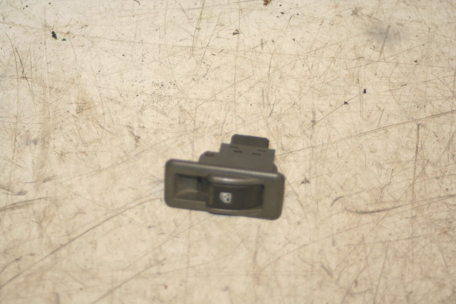 1994 MITSUBISHI PAJERO SHOGUN. WINDOW SWITCH