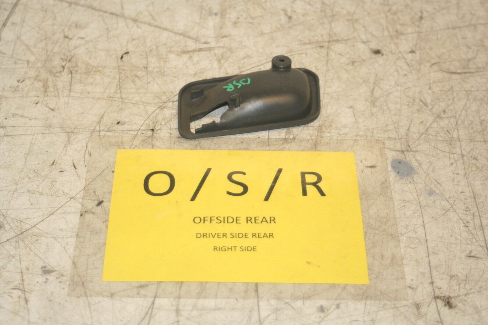 1994 MITSUBISHI PAJERO SHOGUN. DRIVER SIDE DOOR HANDLE TRIM - Image 2