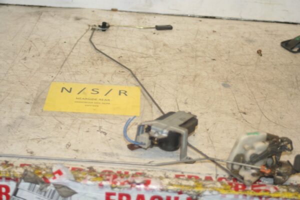 1994 MITSUBISHI PAJERO SHOGUN. PASSENGER REAR DOOR LOCK MOTOR