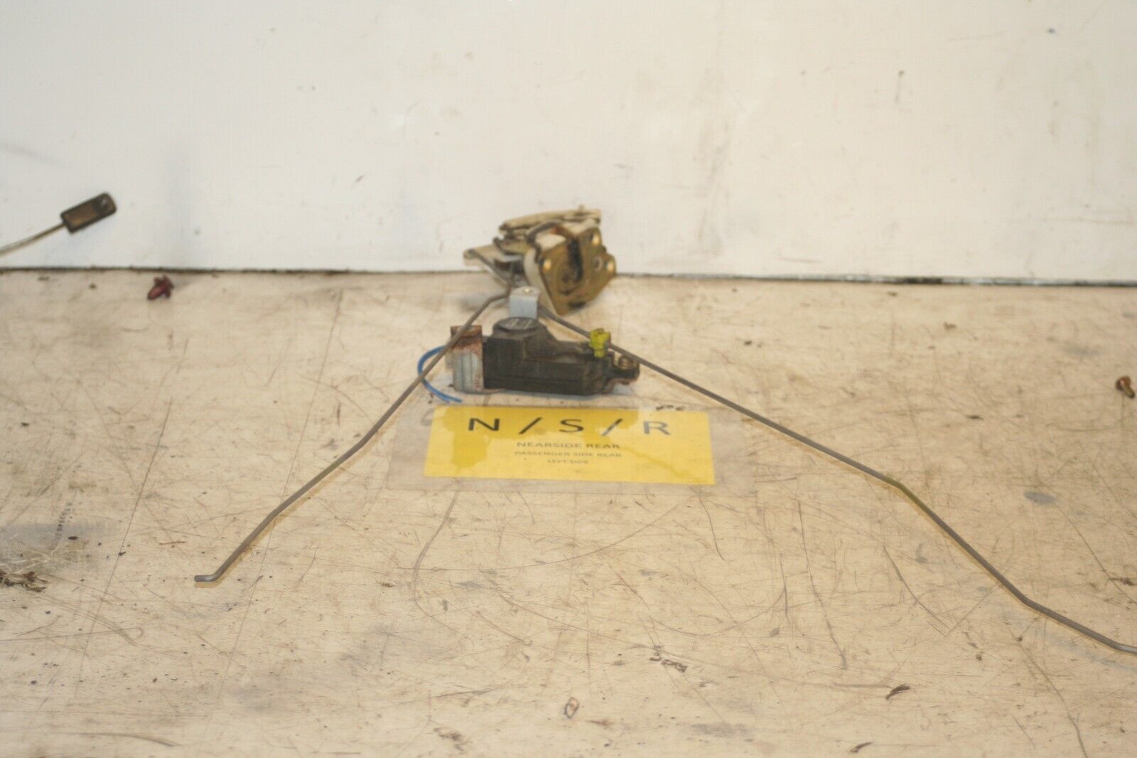 1994 MITSUBISHI PAJERO SHOGUN. PASSENGER SIDE WINDOW MOTOR