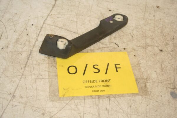 1994 MITSUBISHI PAJERO SHOGUN. DRIVER SIDE FRONT DOOR HANDLE - Image 2