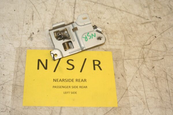 1994 MITSUBISHI PAJERO SHOGUN. PASSENGER SIDE REAR INTERIOR DOOR HANDLE - Image 2