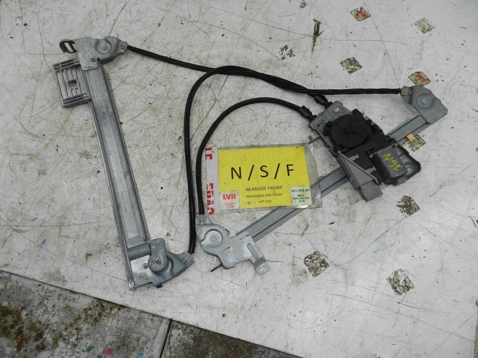 (135) 2003 CITROEN C3 PLURIEL CONVERTIBLE. PASSENGER SIDE FRONT WINDOW REGULATOR