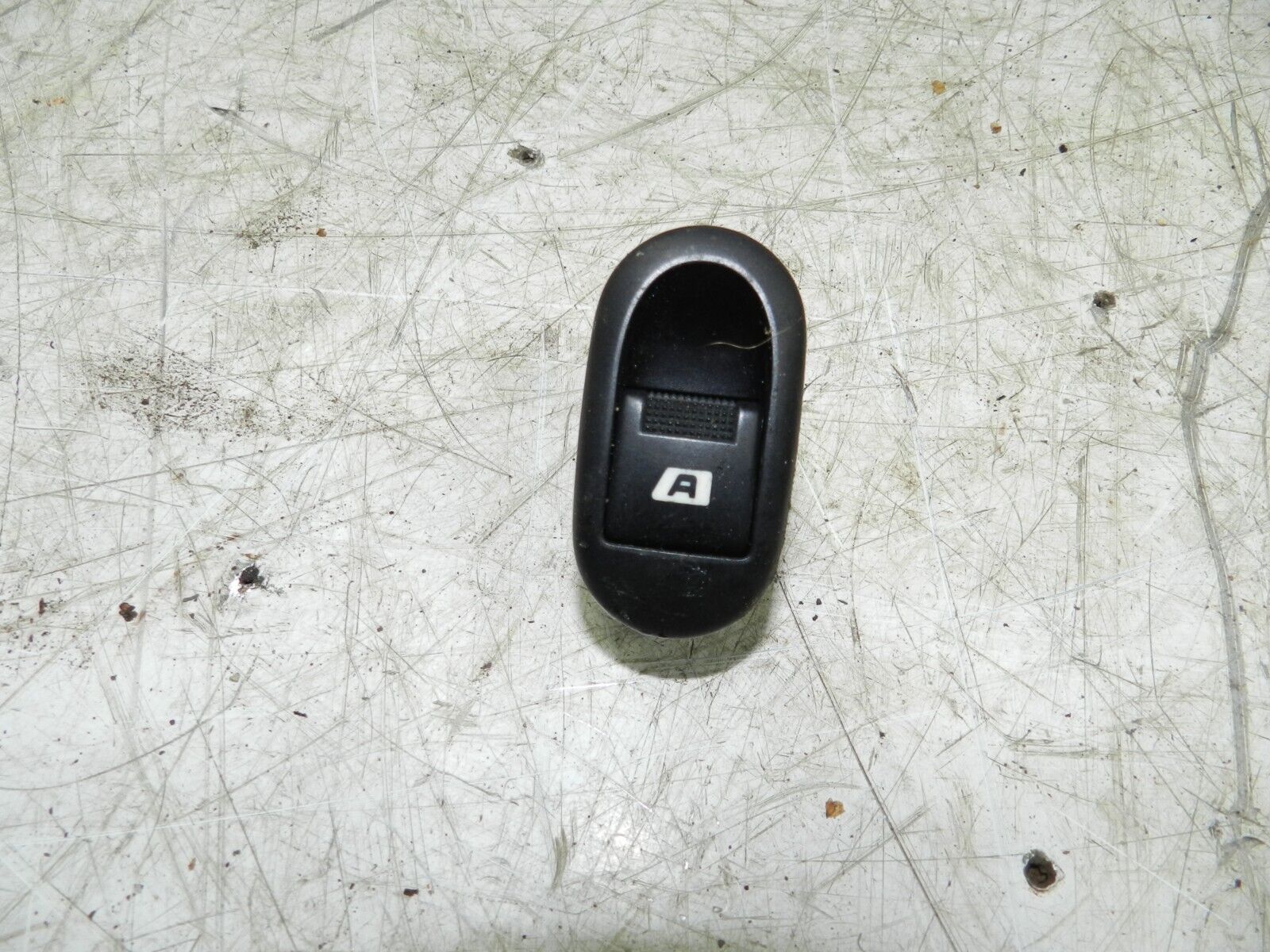 (135) 2003 CITROEN C3 PLURIEL CONVERTIBLE. WINDOW SWITCH