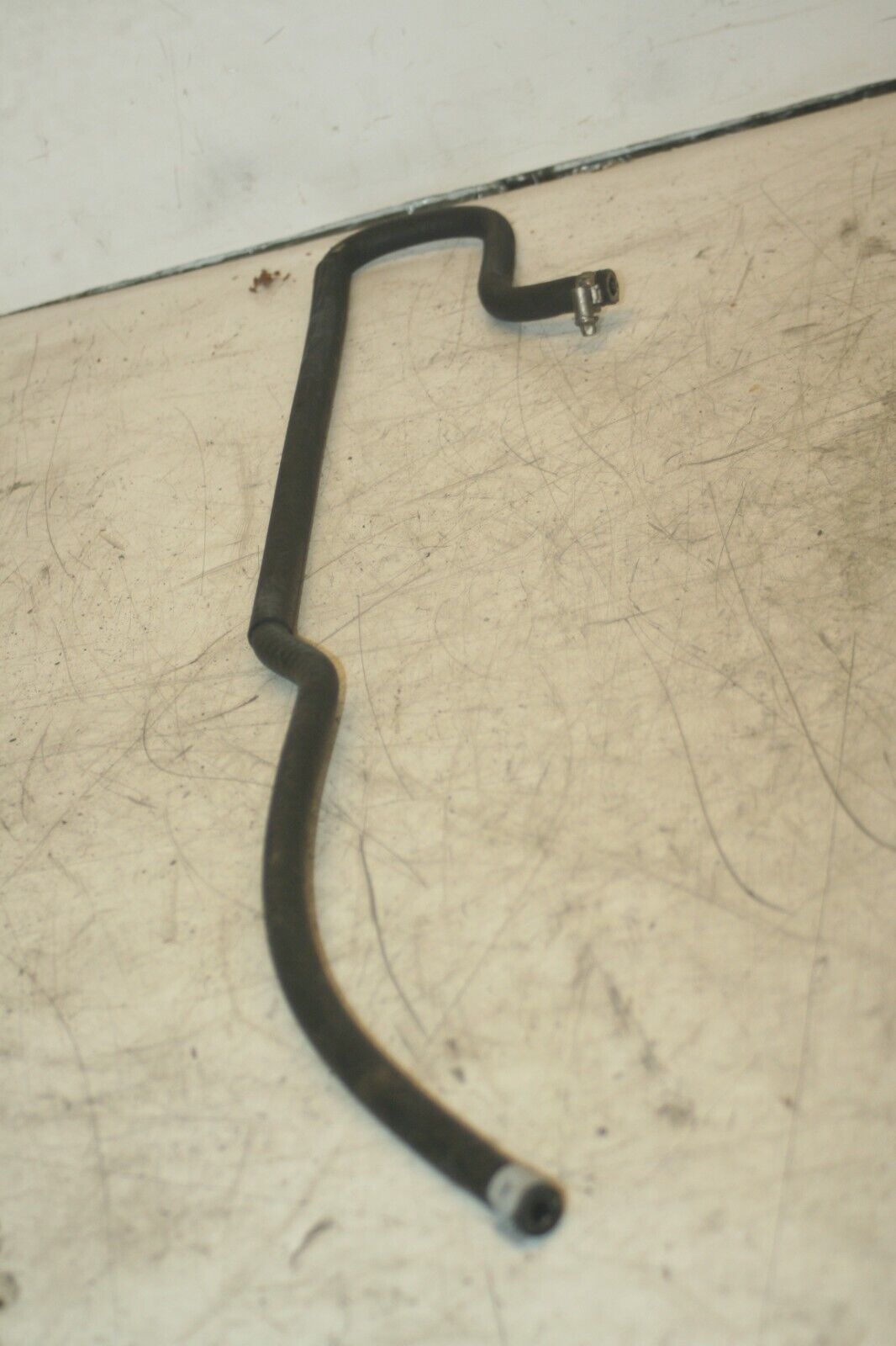 2005 MERCEDES S CLASS W220. COOLANT PIPE SMALL - Image 2