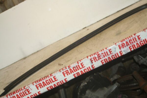 2005 MERCEDES S CLASS W220. LOWER REAR SCREEN TRIM - Image 4