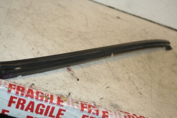 2005 MERCEDES S CLASS W220. PASSENGER SIDE WINDSCREEN TRIM - Image 3
