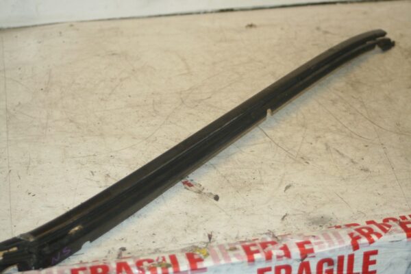 2005 MERCEDES S CLASS W220. PASSENGER SIDE WINDSCREEN TRIM - Image 4