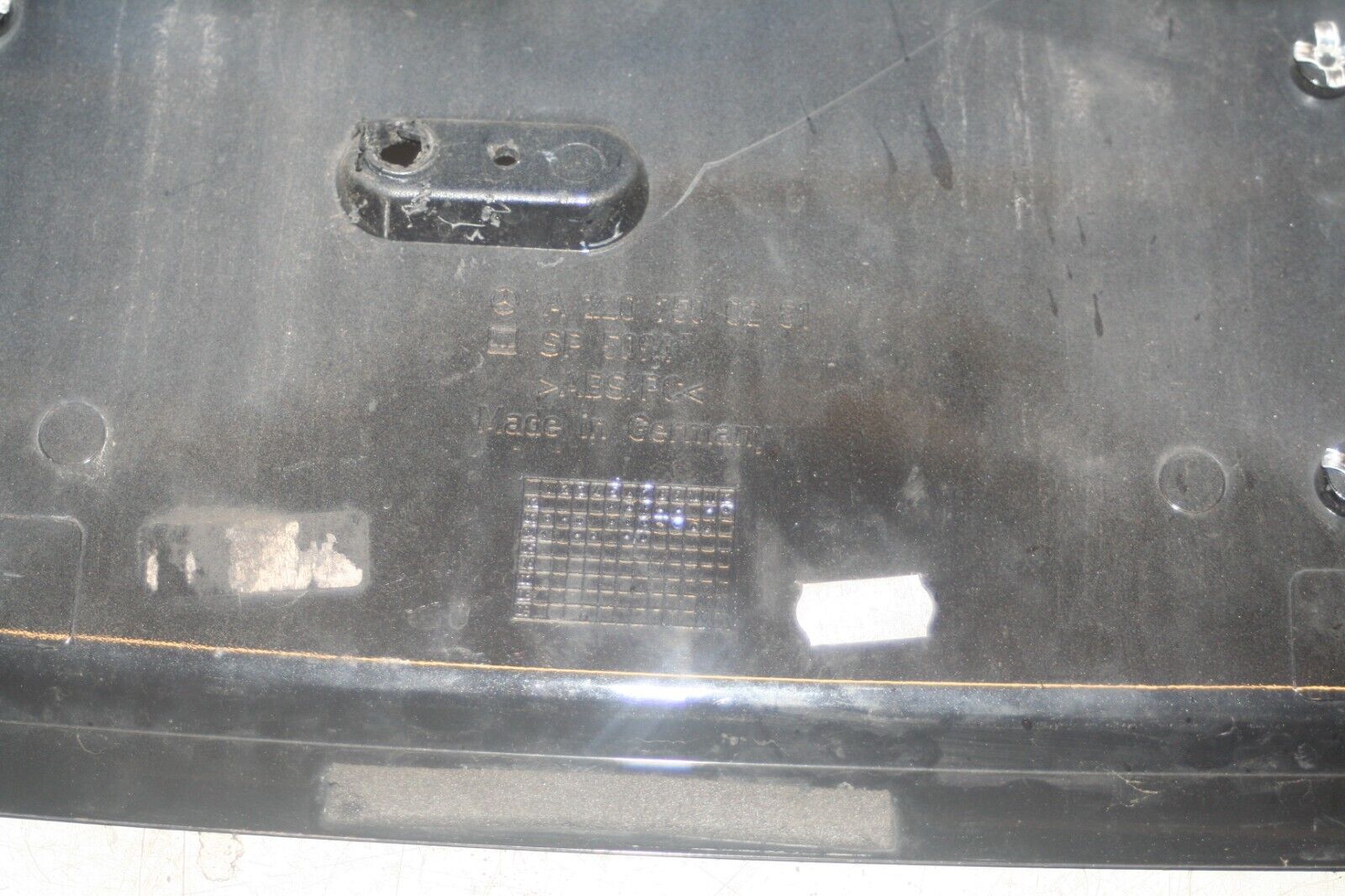 2005 MERCEDES S CLASS W220. BOOT LID NUMBER PLATE SURROUND BLACK TRIM - Image 5