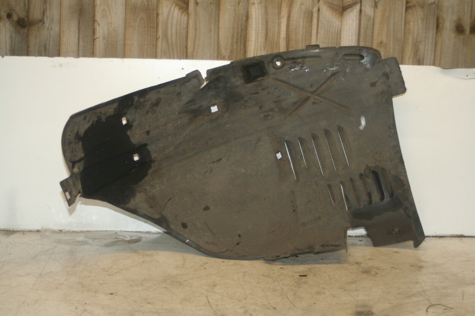 2005 MERCEDES S CLASS W220. WHEEL ARCH LINER 2206981430