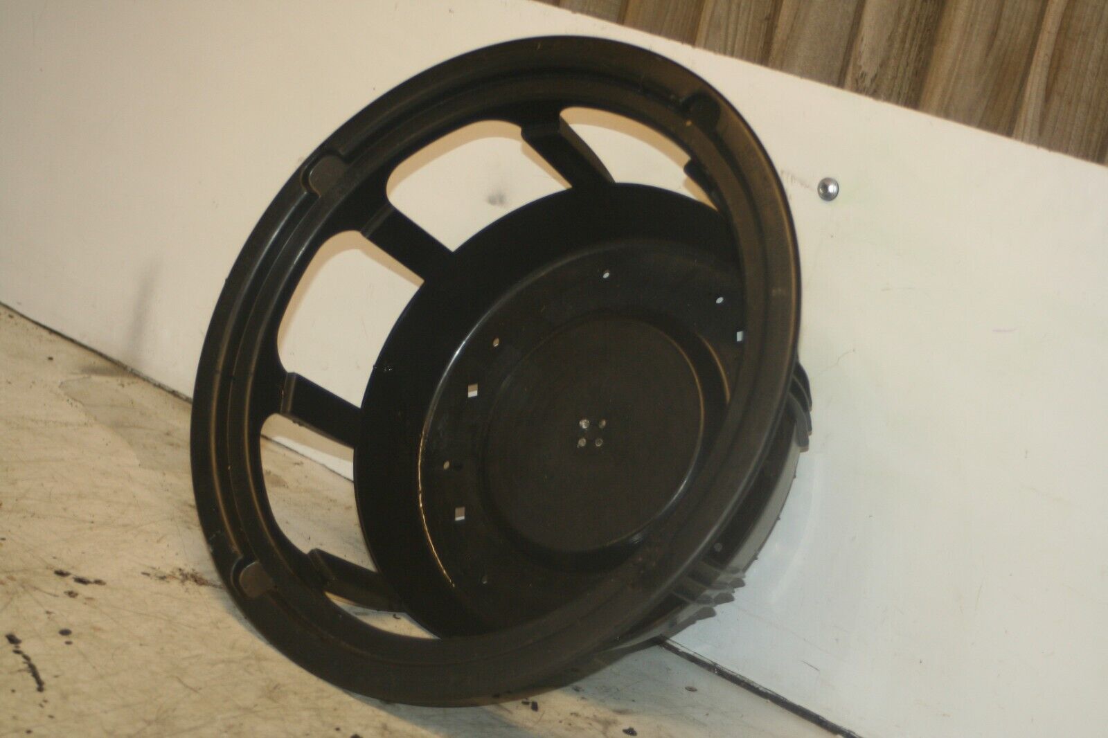 2005 MERCEDES S CLASS W220. SPARE WHEEL HOLD DOWN - Image 2