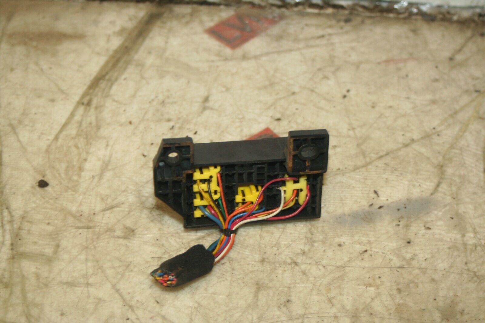 2009 KIA SORENTO. RELAY BOX HOUSING
