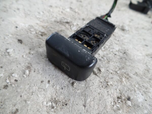 2003 LAND ROVER DISCOVERY. REAR WIPER SCREENWASH SWITCH - Image 2