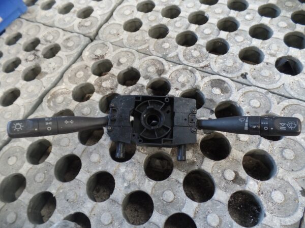 2003 LAND ROVER DISCOVERY. WIPER + INDICATOR STALKS.