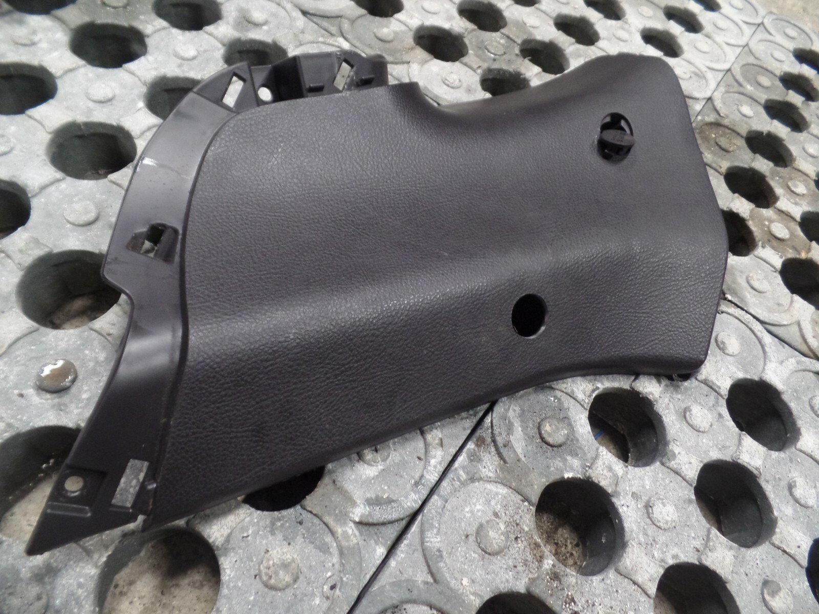 2010 HYUNDAI SANTA FE 2.2 DIESEL AUTOMATIC. C PILLAR TRIM COVER PANEL.