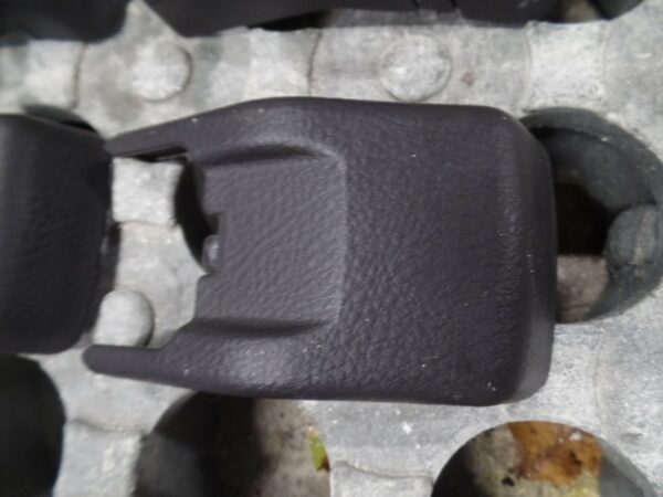 2010 HYUNDAI SANTA FE 2.2 DIESEL AUTOMATIC. FLOOR SEAT RUNNER TRIM INTERIOR PART - Image 2