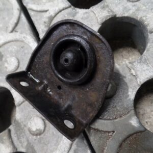 2010 HYUNDAI SANTA FE 2.2 DIESEL AUTOMATIC. RADIATIOR MOUNT BRACKET.