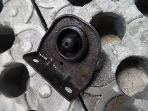 2010 HYUNDAI SANTA FE 2.2 DIESEL AUTOMATIC. RADIATIOR MOUNT BRACKET.