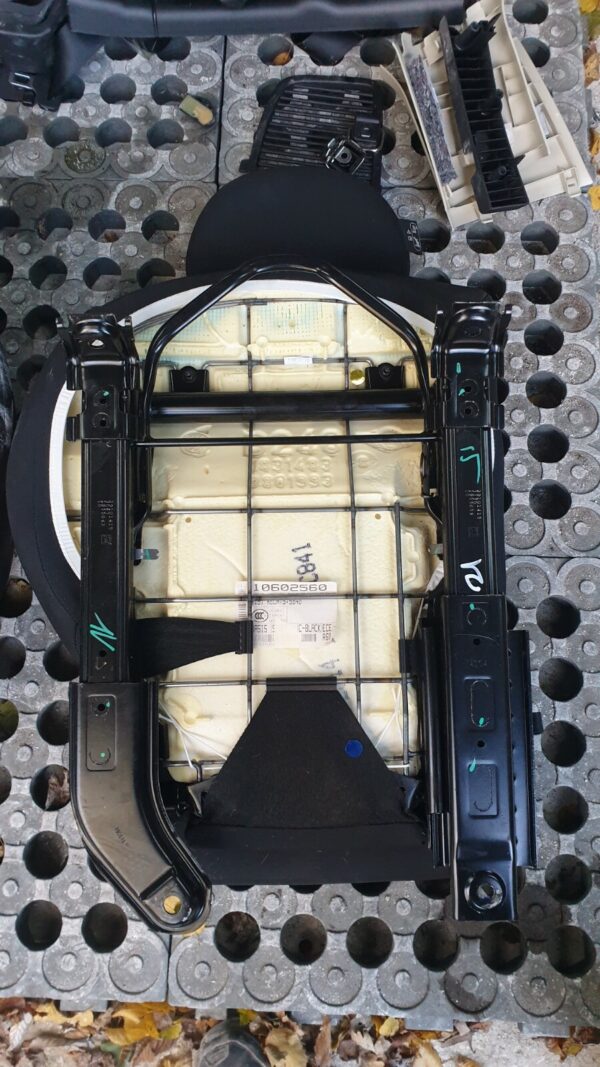 Mini Countryman 2014 R60 - Rear Bench Seats (Folding) - Image 7