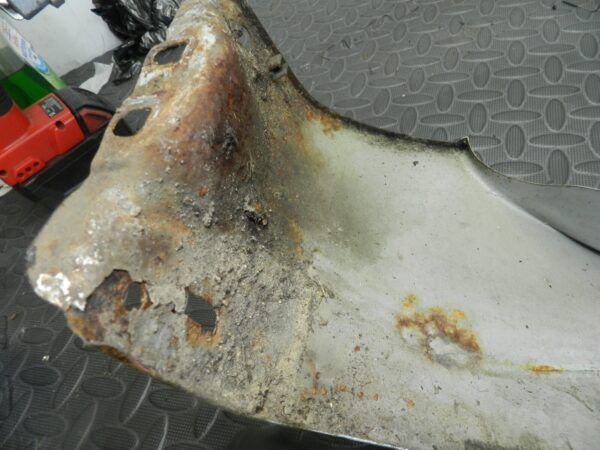151. 2008 FORD FOCUS MK2 TITANIUM. PASSENGER SIDE FRONT WING IN SILVER - Image 8
