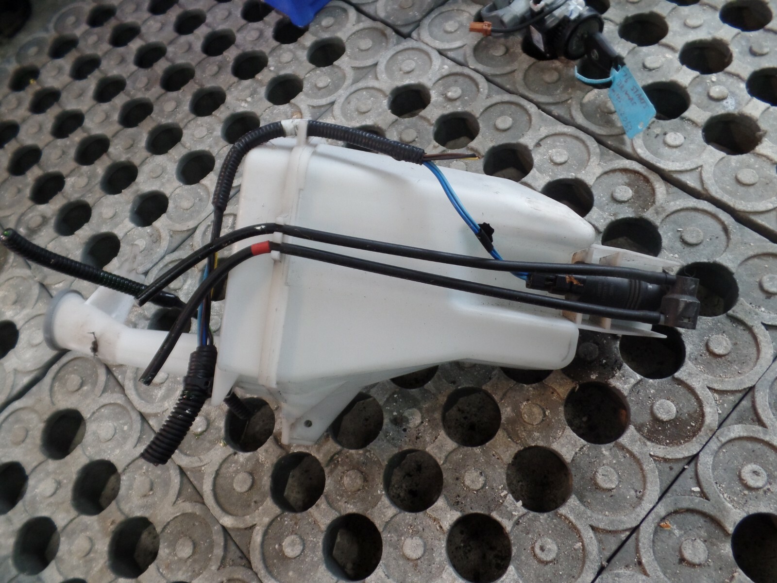 MK2 Nissan Note 2015 1.2 Petrol – Windscreen Wash Washer Bottle Tank