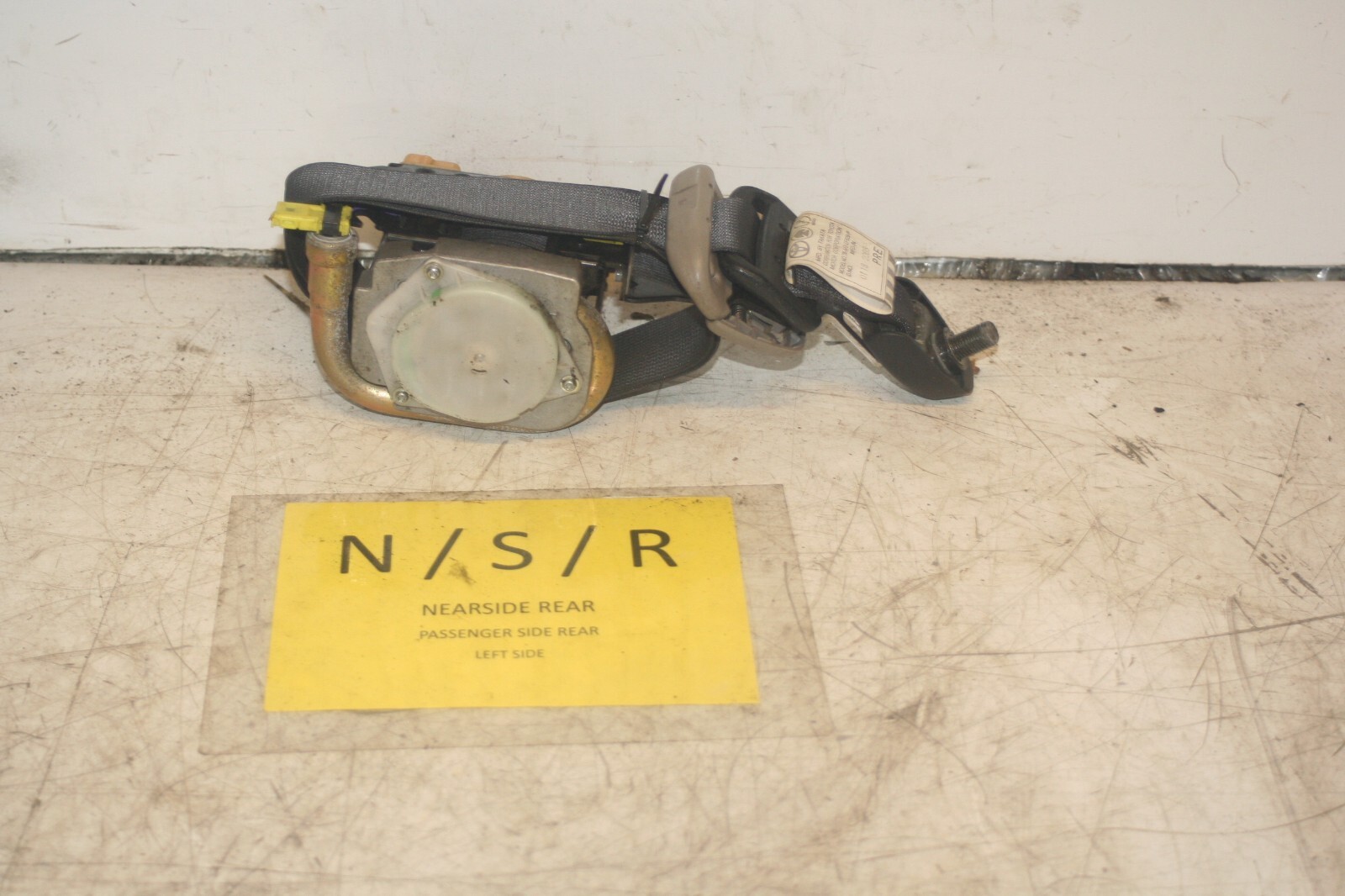 2004 LEXUS IS200. PASSENGER SIDE FRONT SEAT BELT