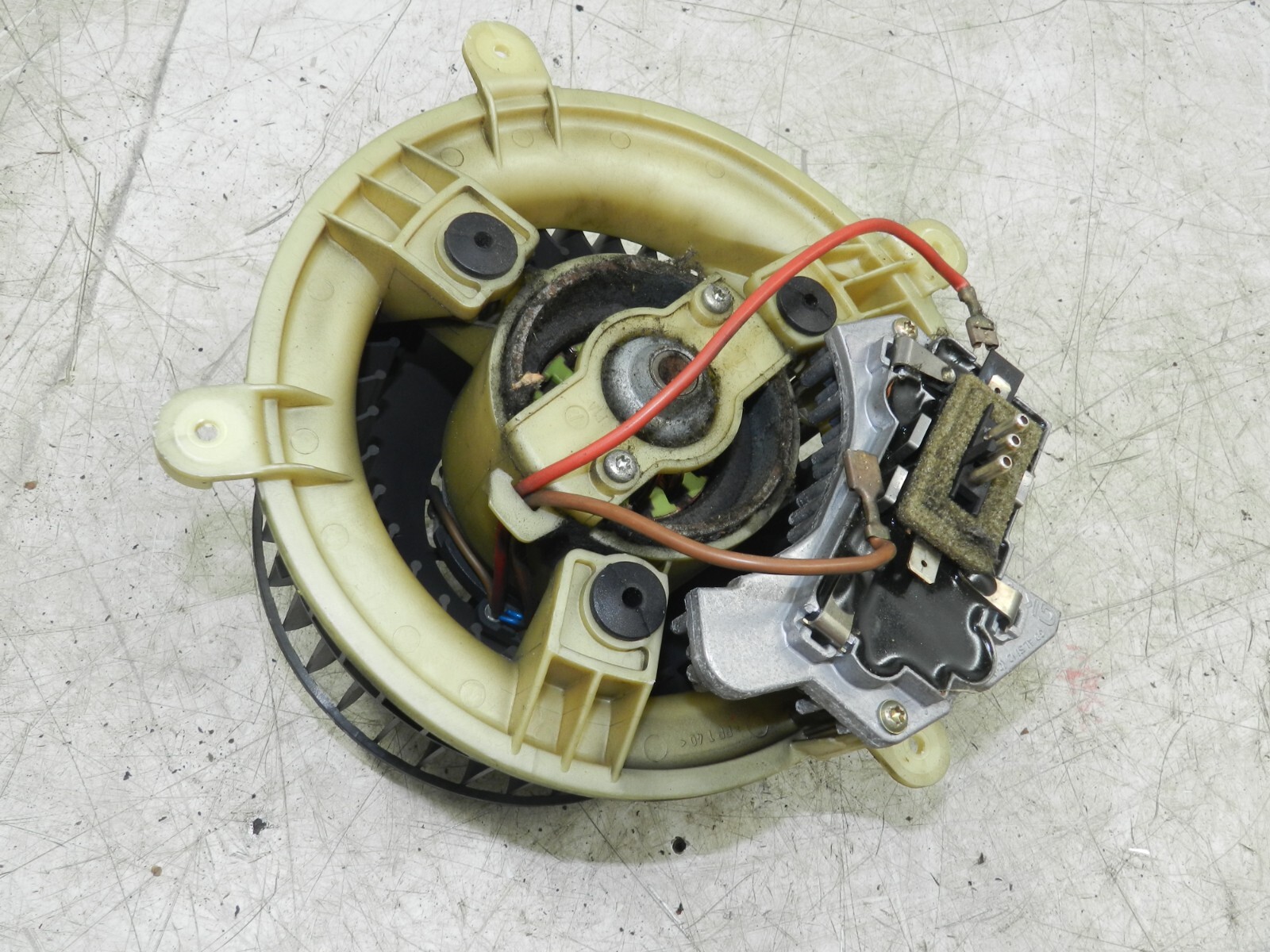 (141) MERCEDES E CLASS SALOON W210. HEATER BLOWER FAN MOTOR.