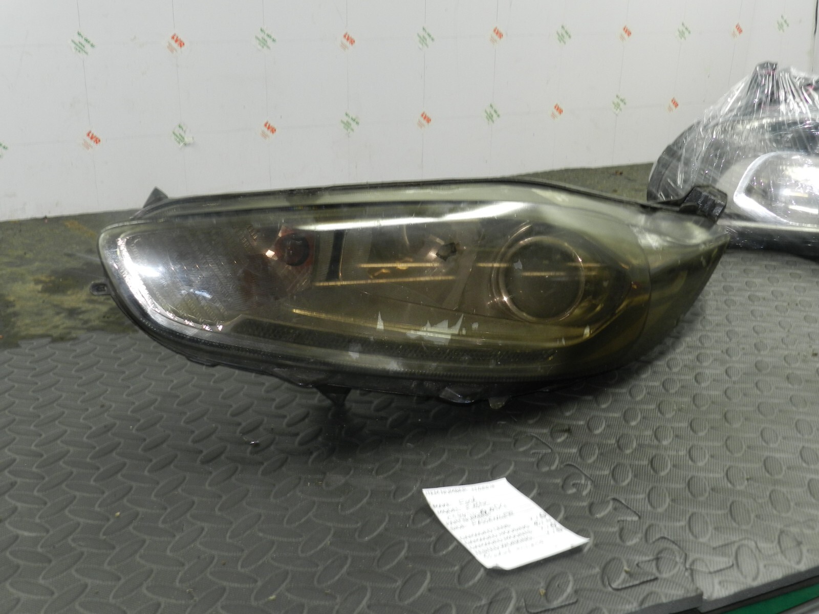 (H0004) INSURANCE HEADLIGHT FORD FIESTA PASSENGER SIDE C1BB-13W030-DG DAMAGED