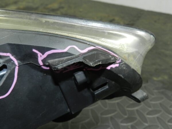 (H0004) INSURANCE HEADLIGHT FORD FIESTA PASSENGER SIDE C1BB-13W030-DG DAMAGED - Image 6