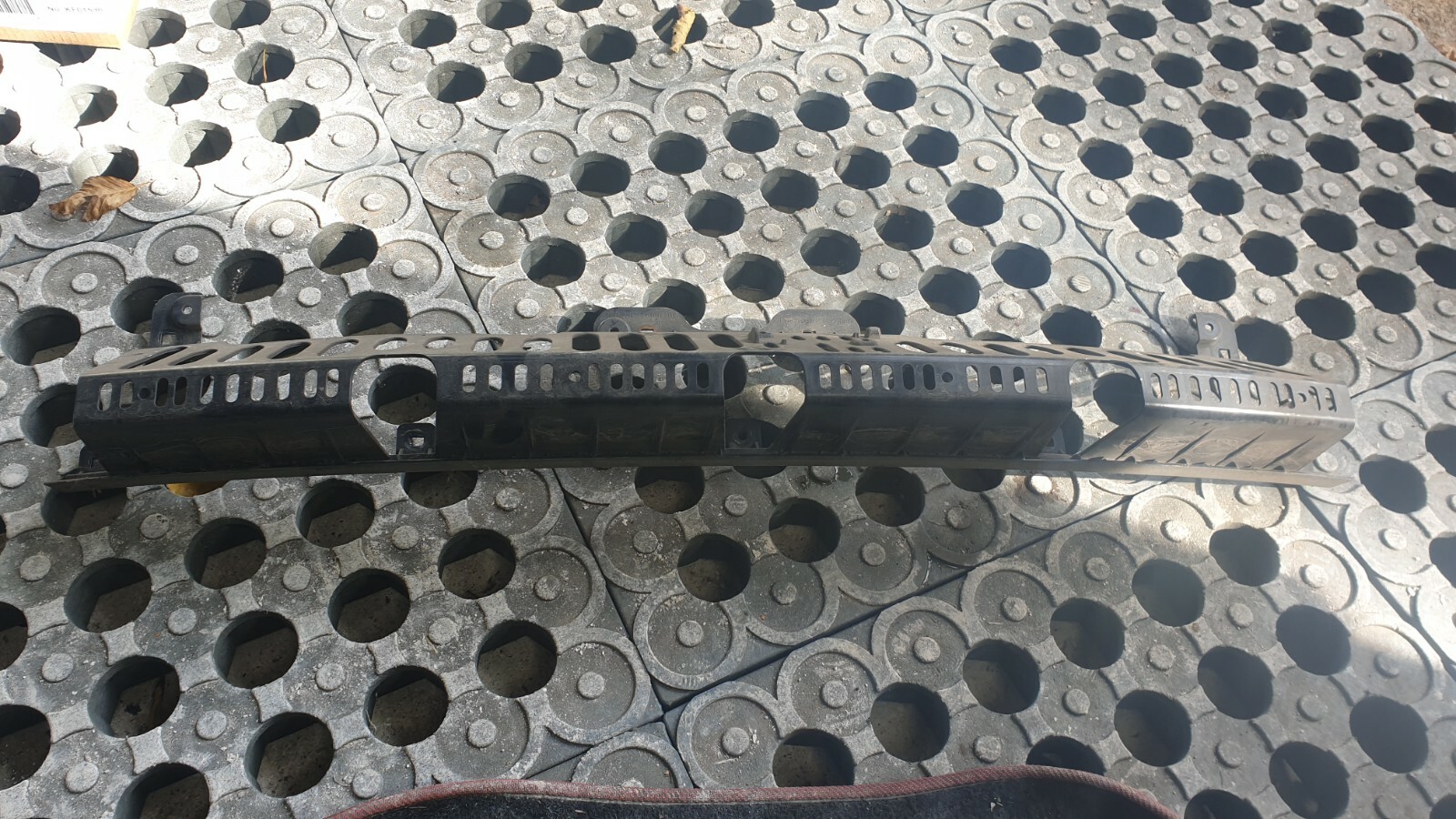 2015 MINI COUNTRYMAN R60 + R61. REAR BUMPER MOUNTING BRACKET.