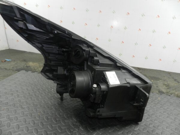 (H0008) INSURANCE HEADLIGHT VAUXHALL VIVARO PASSENGER SIDE 260606870 *DAMAGED - Image 3