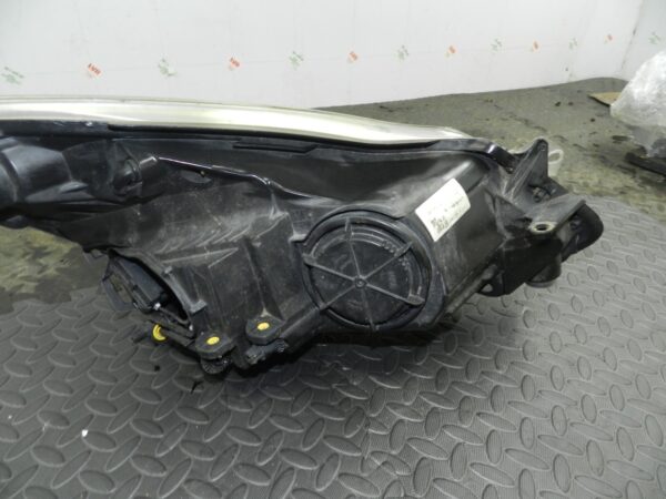 (H0011) INSURANCE HEADLIGHT VAUXHALL CORSA PASSENGER SIDE 89391389 *DAMAGED* - Image 4