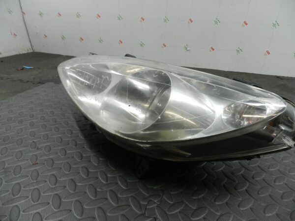 (H0014) INSURANCE HEADLIGHT PEUGEOT 307 PASSENGER SIDE 20A888 *DAMAGED*