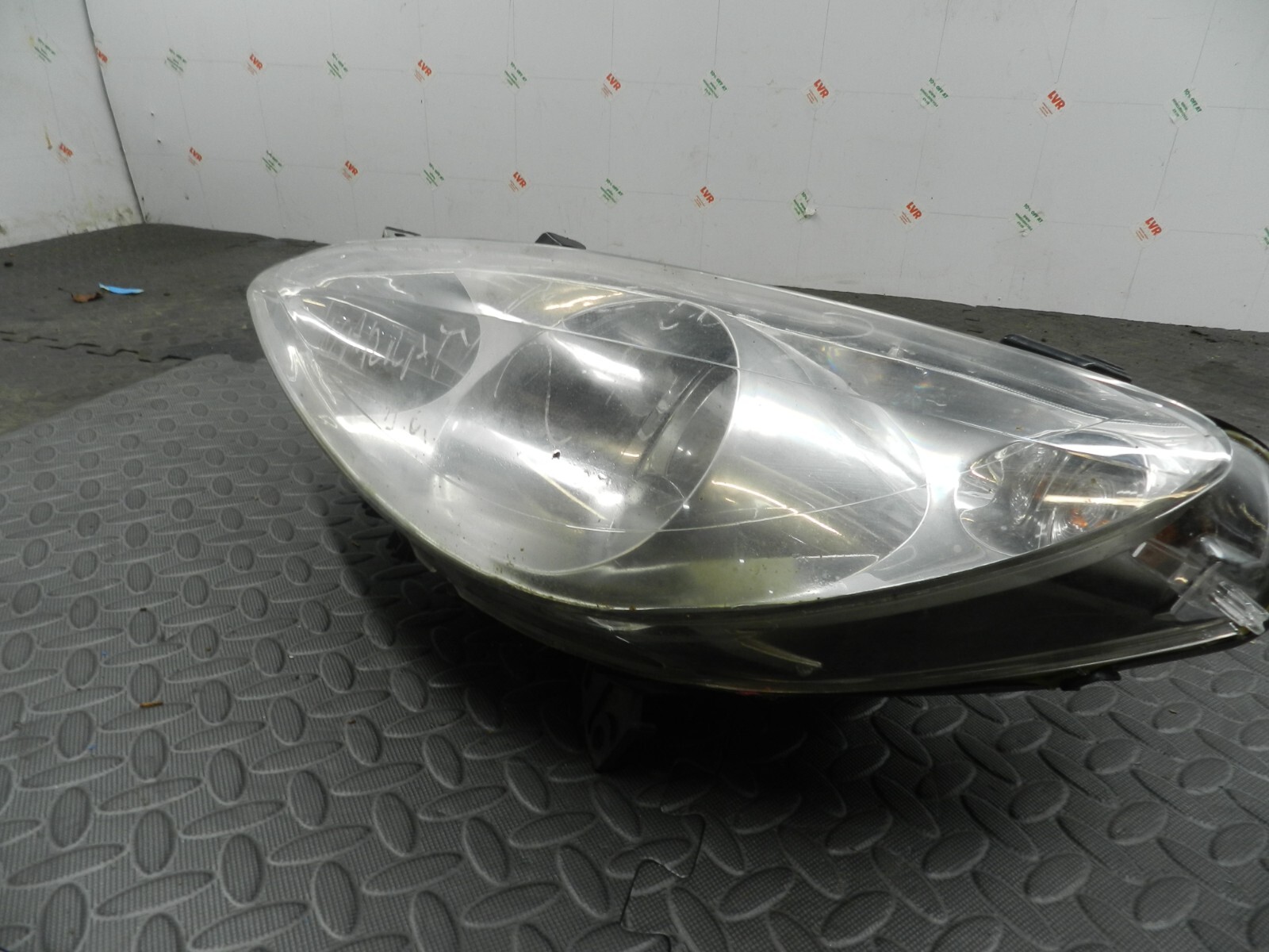 (H0014) INSURANCE HEADLIGHT PEUGEOT 307 PASSENGER SIDE 20A888 *DAMAGED*
