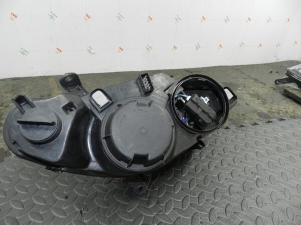 (H0014) INSURANCE HEADLIGHT PEUGEOT 307 PASSENGER SIDE 20A888 *DAMAGED* - Image 5
