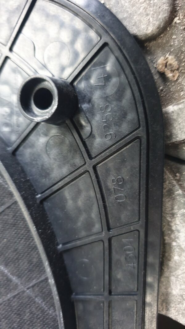 2015 MINI COUNTRYMAN R60 + R61. SPEAKER COVER TRIM COVER PANEL. 9800513 - Image 3