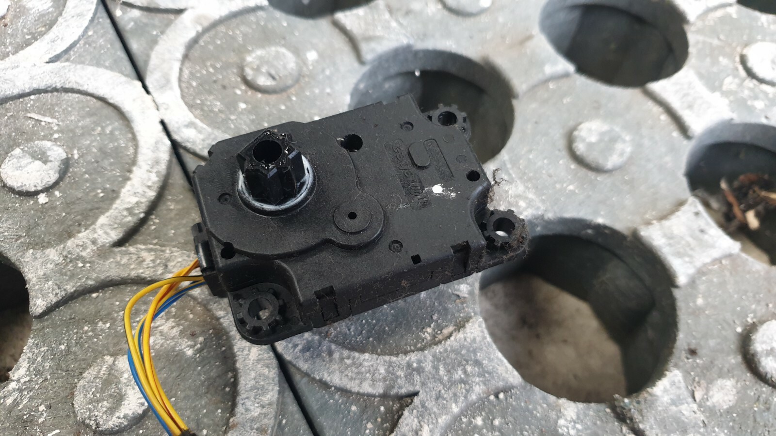 2015 MINI COUNTRYMAN R60 + R61. AIR DISTRUBUTION ACTUATOR HEATER CONTROL 9286871