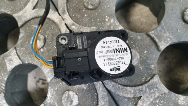 2015 MINI COUNTRYMAN R60 + R61. AIR DISTRUBUTION ACTUATOR HEATER CONTROL 9286871 - Image 2