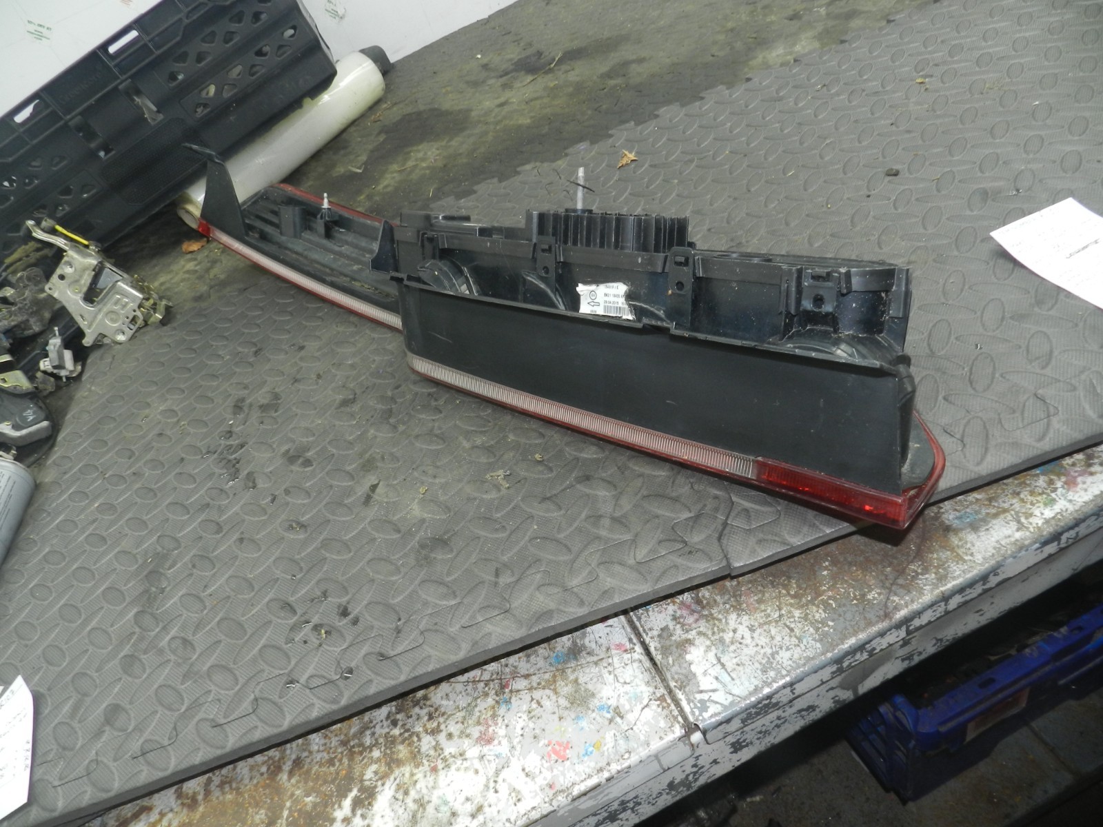 (R107) INSURANCE DAMAGED REAR LIGHT FORD TRANSIT CUSTOM PASSENGER BK2113405AF - Image 3