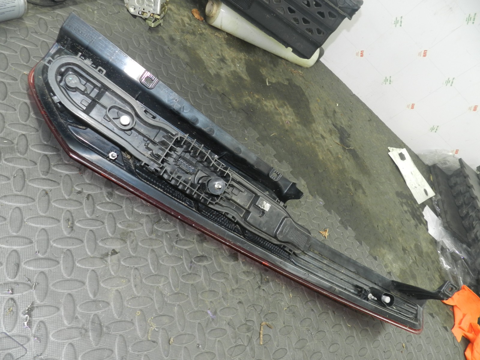 (R107) INSURANCE DAMAGED REAR LIGHT FORD TRANSIT CUSTOM PASSENGER BK2113405AF - Image 5