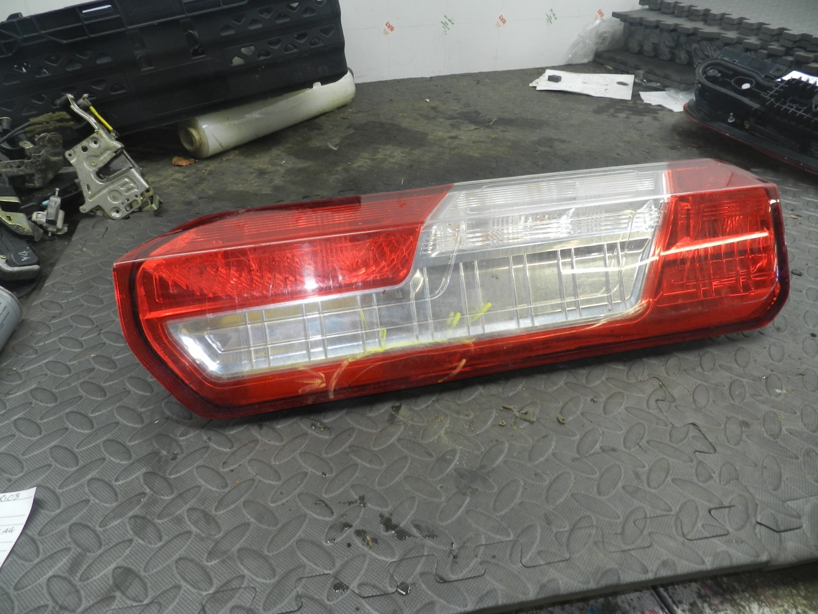 (R108) INSURANCE DAMAGED REAR LIGHT FORD TRANSIT MK8 PASSENGER SIDE