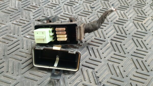 Mini Countryman 2014 1.6 Diesel 113BHP Engine bay fuse box with lid 2755704 - Image 2