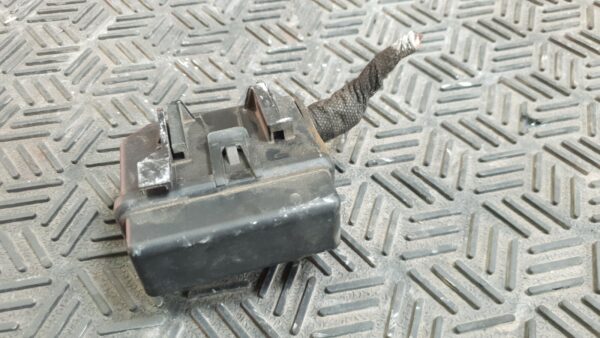 Mini Countryman 2014 1.6 Diesel 113BHP Engine bay fuse box with lid 2755704 - Image 4