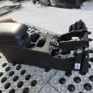2013 Mk3 Ford Focus Center Console Panel with Cup holder / Arm Rest