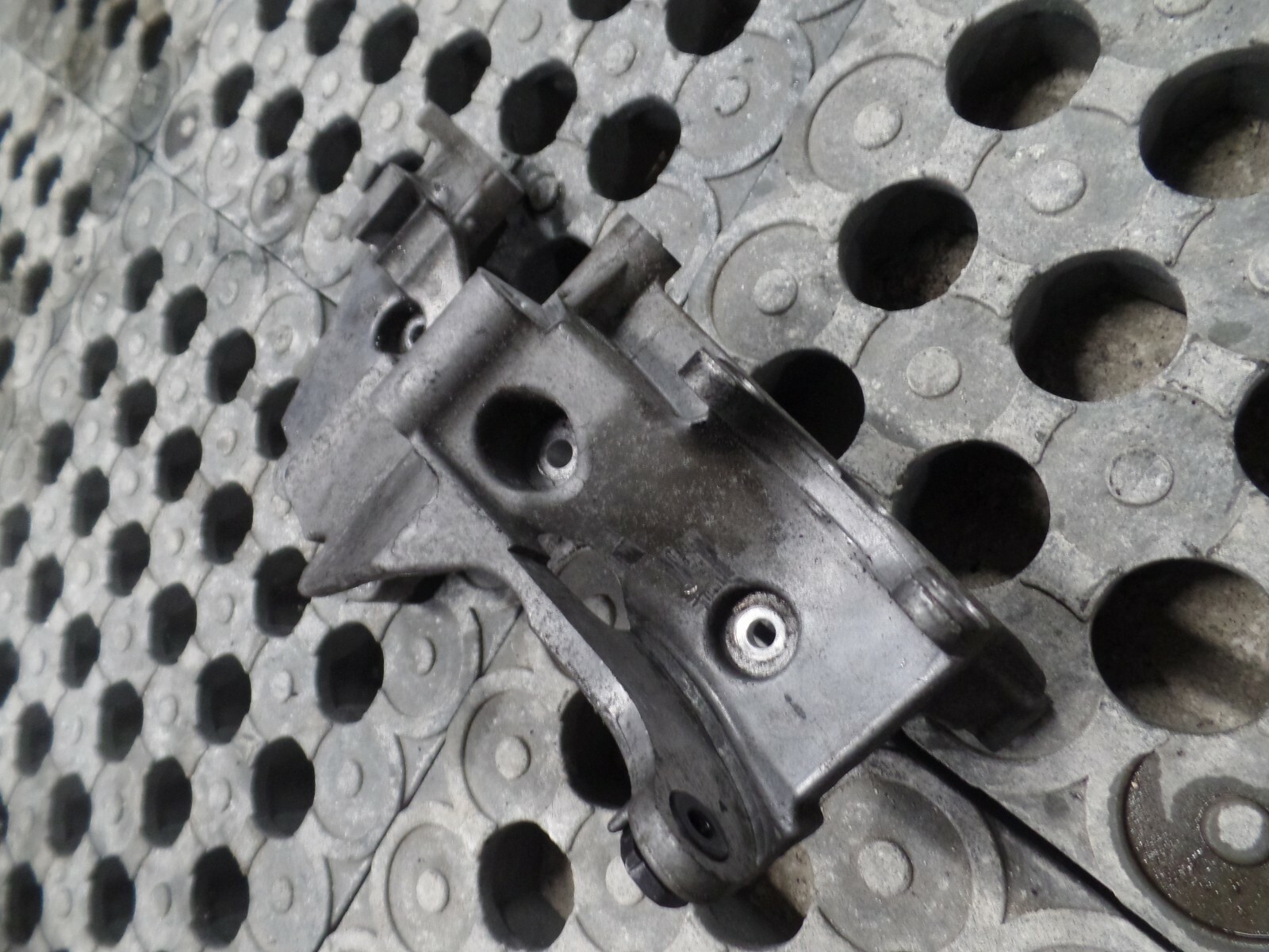 2010 MK2 2.2 CRDi Hyundai Santa Fe - Alternator Mounting Bracket - Image 2