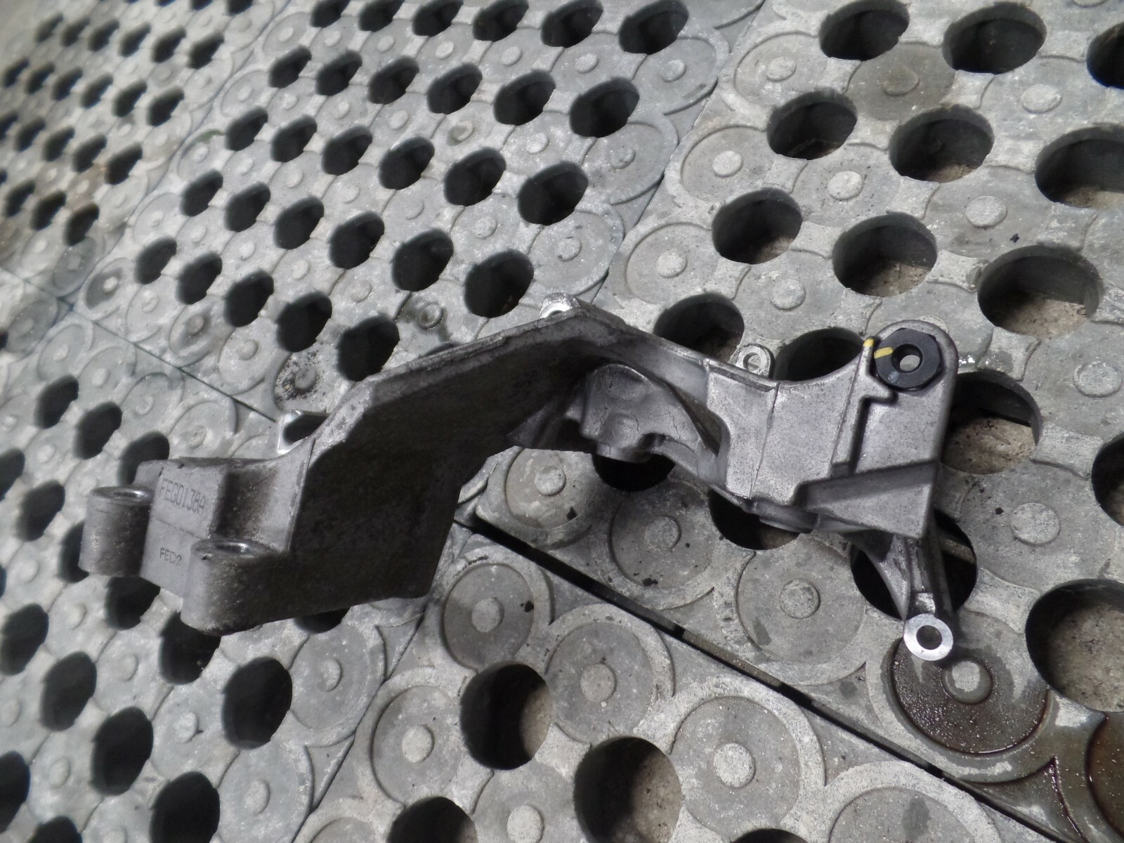 2010 MK2 2.2 CRDi Hyundai Santa Fe - Alternator Mounting Bracket - Image 3