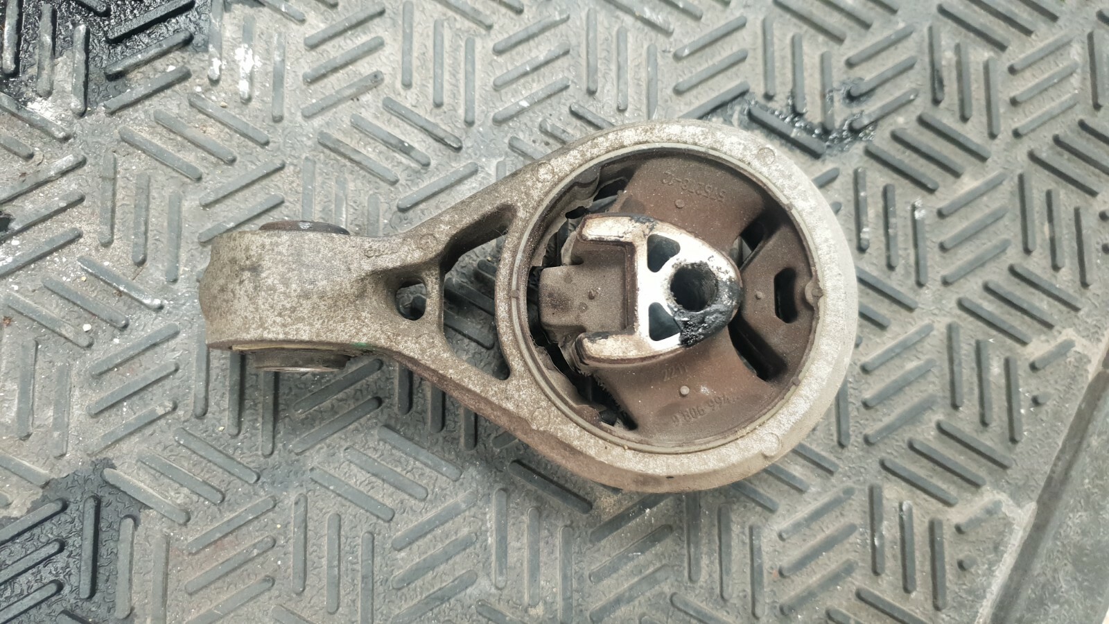 Mini Countryman 2014 1.6 Lower Engine Mount 9806994